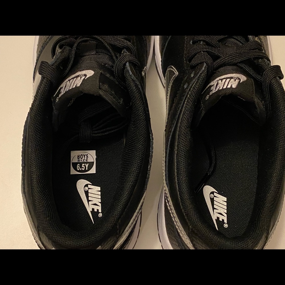 Nike Dunk Low GS x NBA Spurs DC9560-001 Black White Silver Chrome Grey Size 6.5Y - Picture 11 of 11